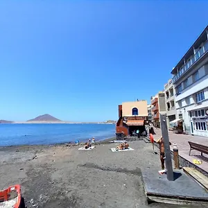 https://apartamento-playa-chica-medano.adeje-hotels.com