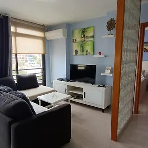 https://frente-a-playa-de-el-medano-dos.adeje-hotels.com